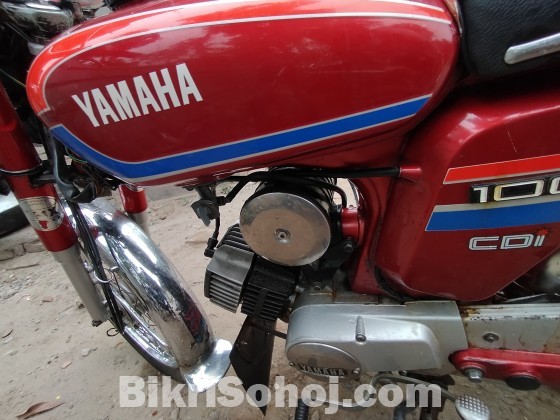 YAMAHA YB 100